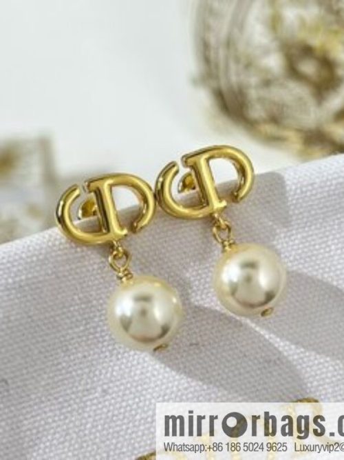 New ☑️ DIOR Dior CD pearl stud earrings