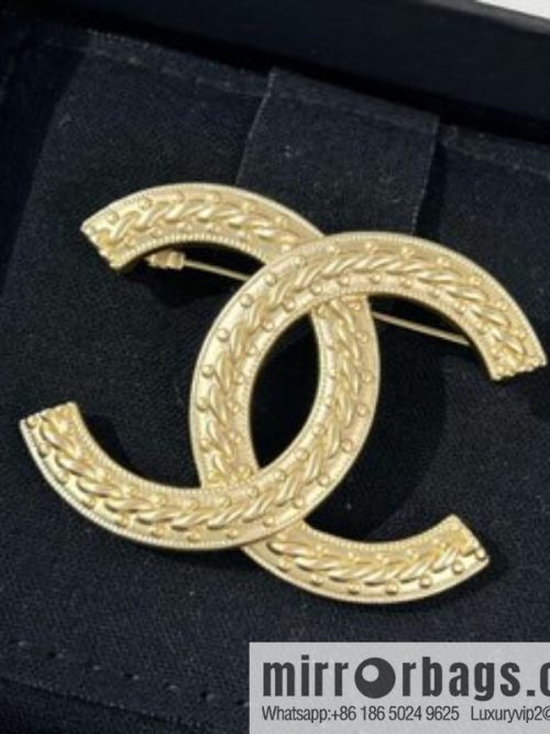 New ☑️ Chanel double c brooch