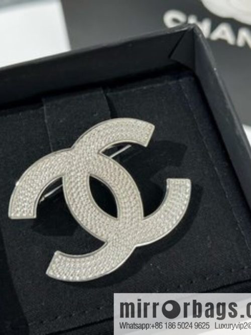 New ☑️ Chanel double c brooch