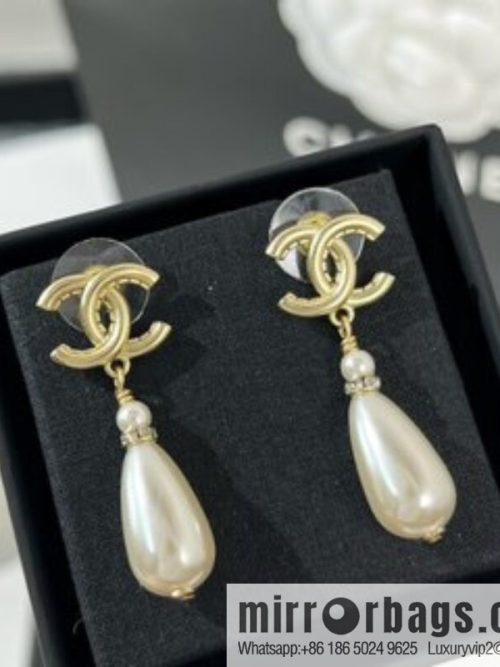 New ☑️ CHANEL Chanel double c pearl stud earrings
