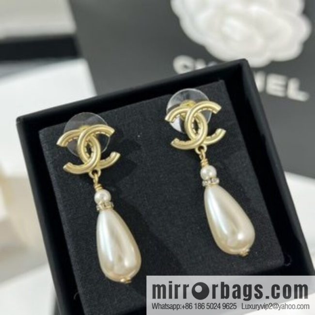 New ☑️ CHANEL Chanel double c pearl stud earrings