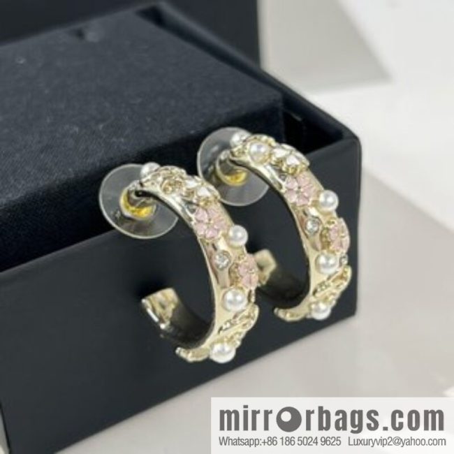 New ☑️ CHANEL Chanel double c camellia stud earrings