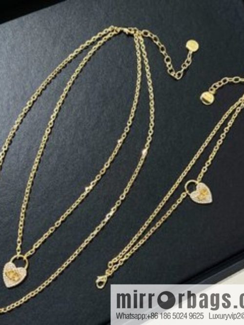 New ☑️ DIOR Dior CD full diamond peach heart necklace bracelet