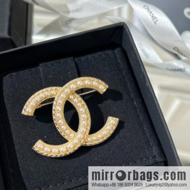 New ☑️ Chanel double c pearl brooch