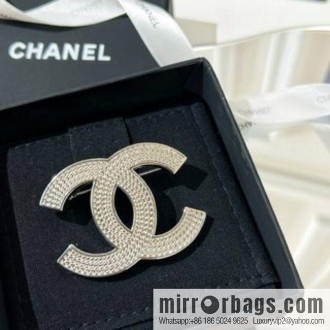 New ☑️ Chanel double c brooch - Image 3