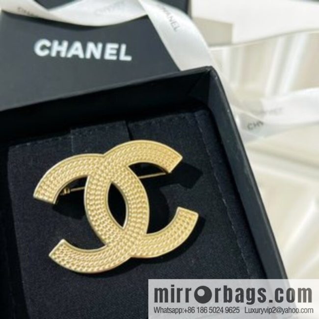 New ☑️ Chanel double c brooch - Image 2