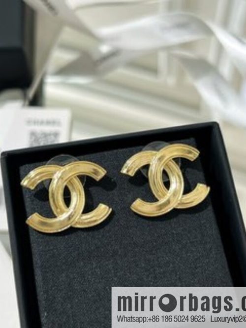 New ☑️ CHANEL Chanel gold double c stud earrings