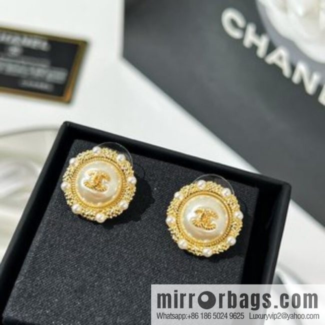 New ☑️ CHANEL Chanel round double c pearl stud earrings