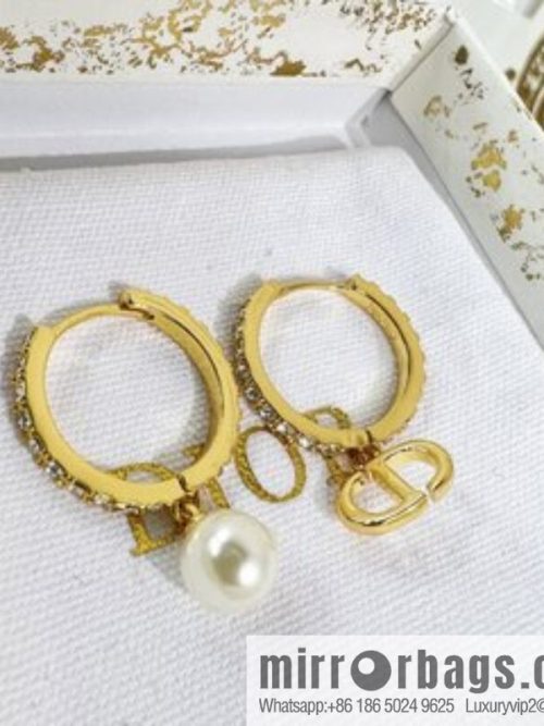 New ☑️ DIOR Dior CD pearl stud earrings