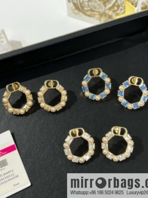 New ☑️ DIOR Dior CD square diamond stud earrings