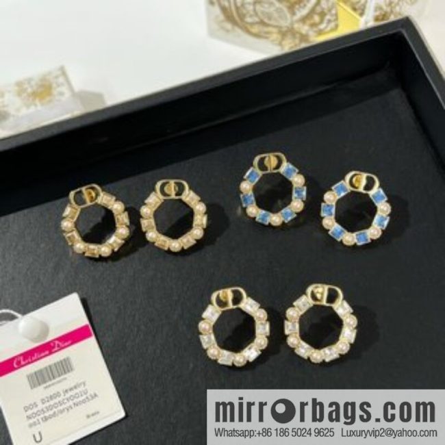 New ☑️ DIOR Dior CD square diamond stud earrings