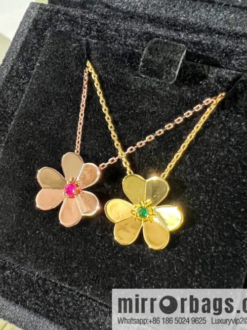 Van Cleef & Arpels Frivole Clover ☘️ necklace