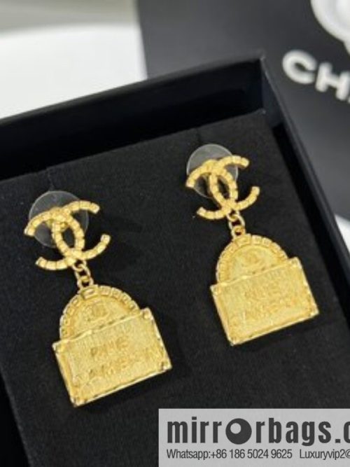 New ☑️ CHANEL Chanel gold double c bag 👜 stud earrings