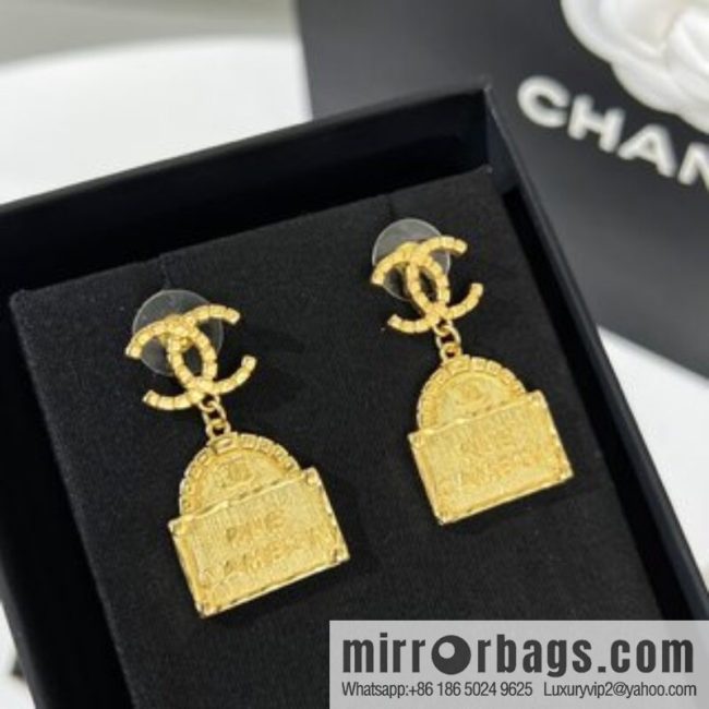 New ☑️ CHANEL Chanel gold double c bag 👜 stud earrings