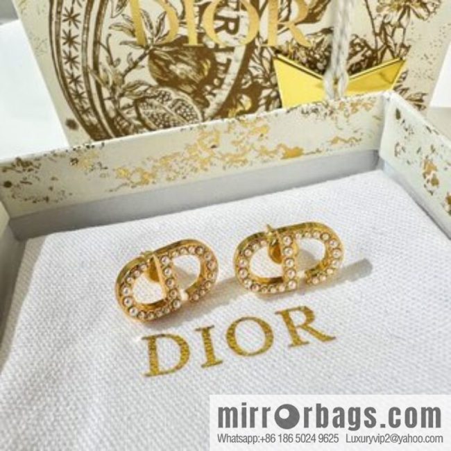 Image source, new ☑️ DIOR Dior CD pearl stud earrings