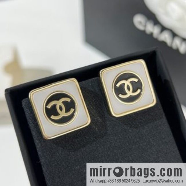 New ☑️ CHANEL Chanel double c square stud earrings