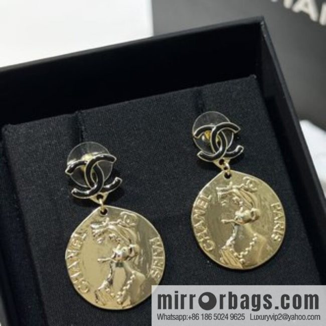 New ☑️ CHANEL Chanel double c gold portrait stud earrings