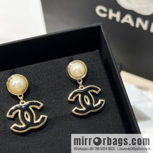 New ☑️ CHANEL Chanel double c pearl enamel oil stud earrings