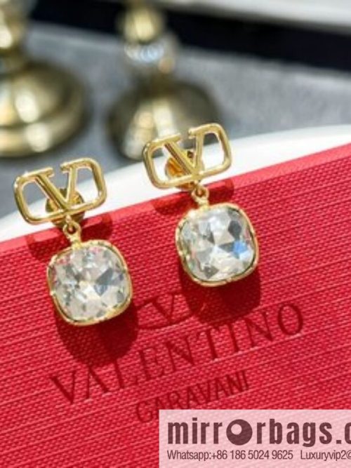 New ☑️ Valentino square diamond earrings