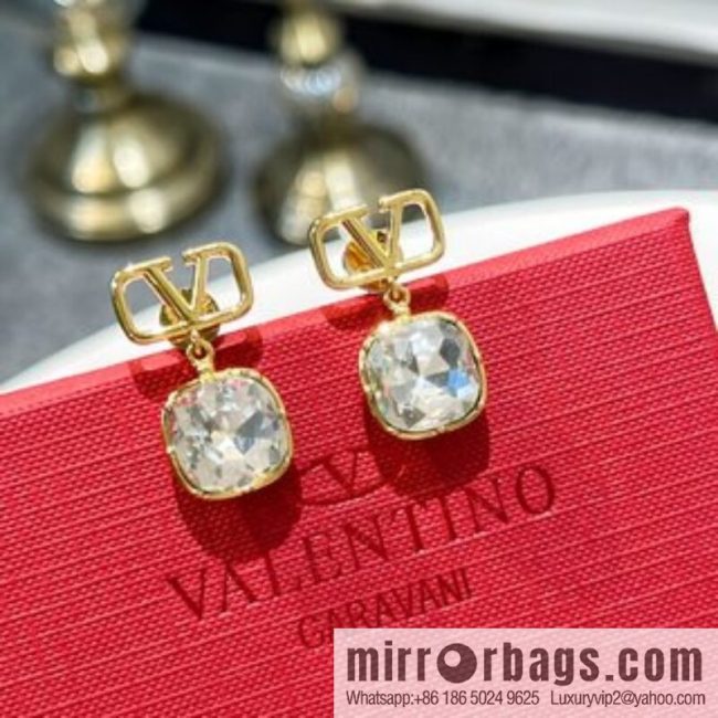 New ☑️ Valentino square diamond earrings