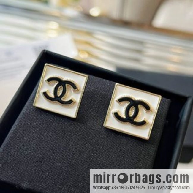 New ☑️ CHANEL Chanel double c square enamel stud earrings