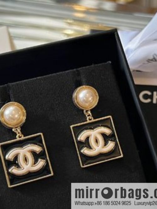 New ☑️ CHANEL Chanel double c pearl enamel oil stud earrings