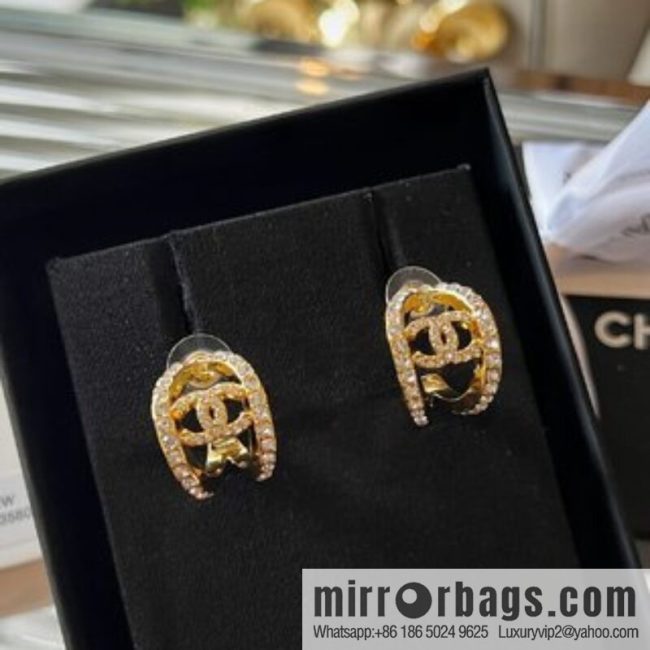 New ☑️ CHANEL Chanel double c full drill cut-out semicircular stud earrings