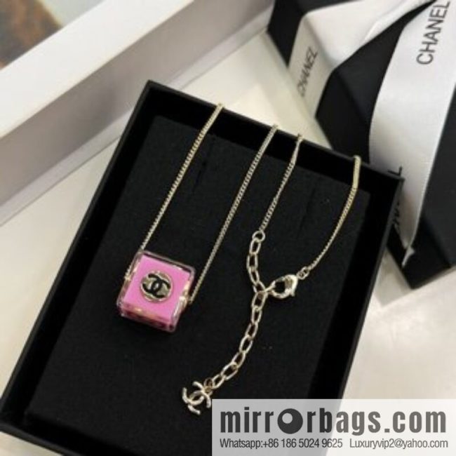 New ☑️ CHANEL Chanel dice 🎲 acrylic necklace - Image 5