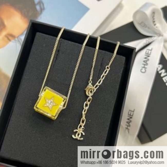New ☑️ CHANEL Chanel dice 🎲 acrylic necklace - Image 3
