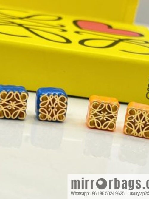 LOEWE Luo Yiwei enamel dripping oil moon cake stud earrings