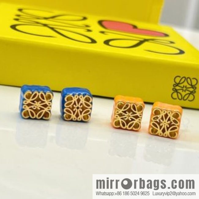 LOEWE Luo Yiwei enamel dripping oil moon cake stud earrings