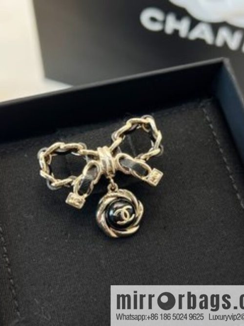 New ☑️ CHANEL Chanel double c black leather rope bow brooch