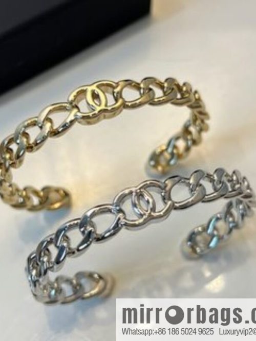 New ☑️ CHANEL Chanel double c letter open bracelet