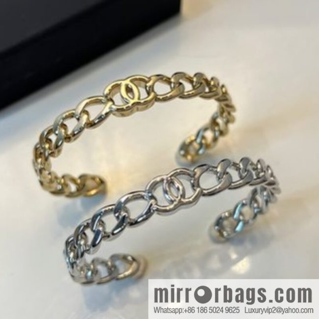 New ☑️ CHANEL Chanel double c letter open bracelet