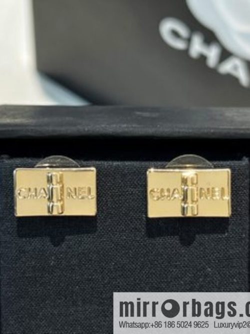 New ☑️ CHANEL Chanel square gold stud earrings