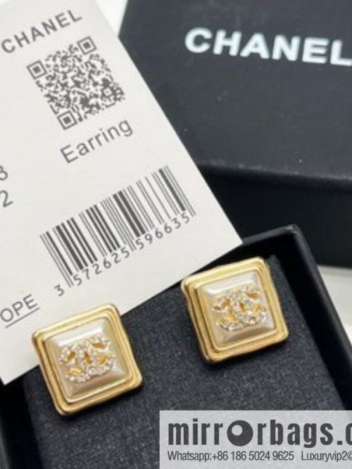 New ☑️ CHANEL Chanel double c square stud earrings
