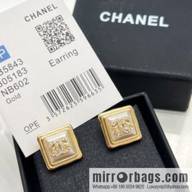 New ☑️ CHANEL Chanel double c square stud earrings