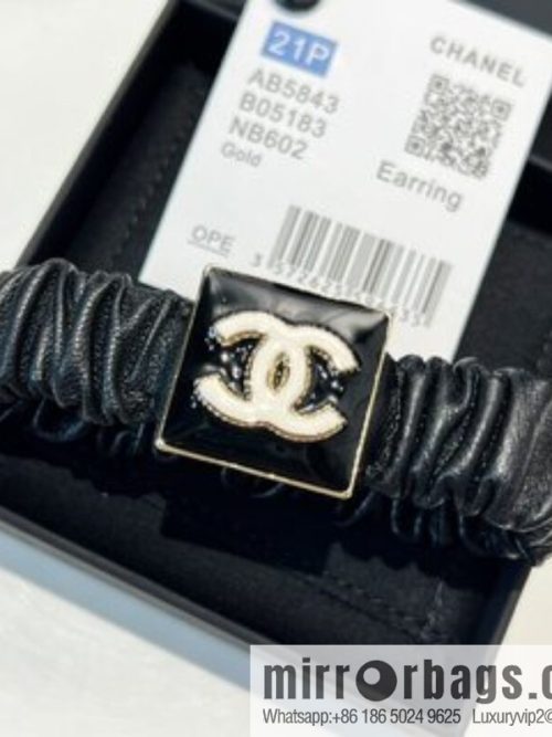 New ☑️ CHANEL Chanel double c oil drop square small sheepskin hair rope, hand rope