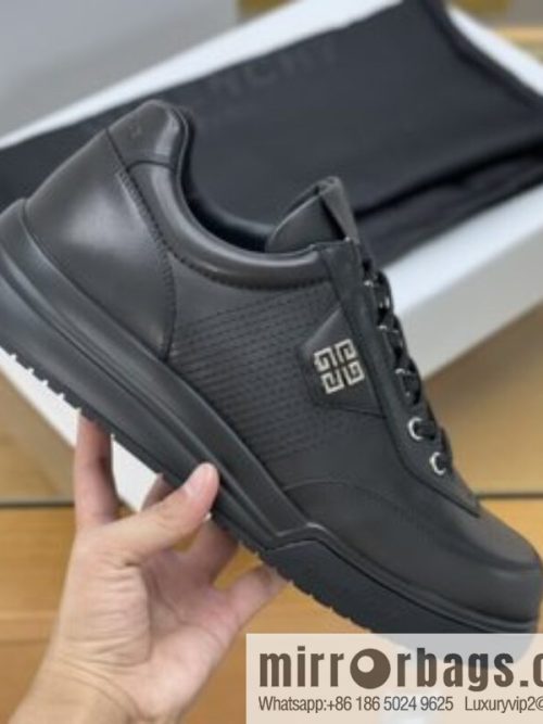 GIVENCHY, made of leather, iconic metal buckle 4 G pattern New men\'s sports Casual Shoes