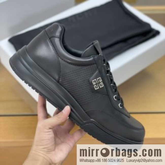 GIVENCHY, made of leather, iconic metal buckle 4 G pattern New men\'s sports Casual Shoes