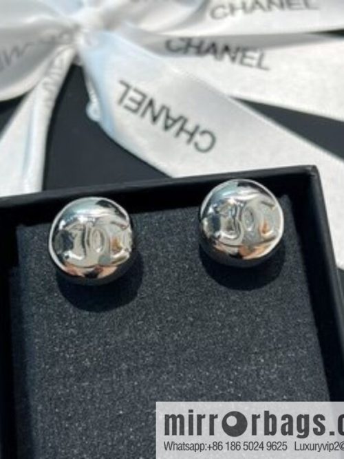 New ☑️ CHANEL Chanel c1 double c glossy silver bead earrings