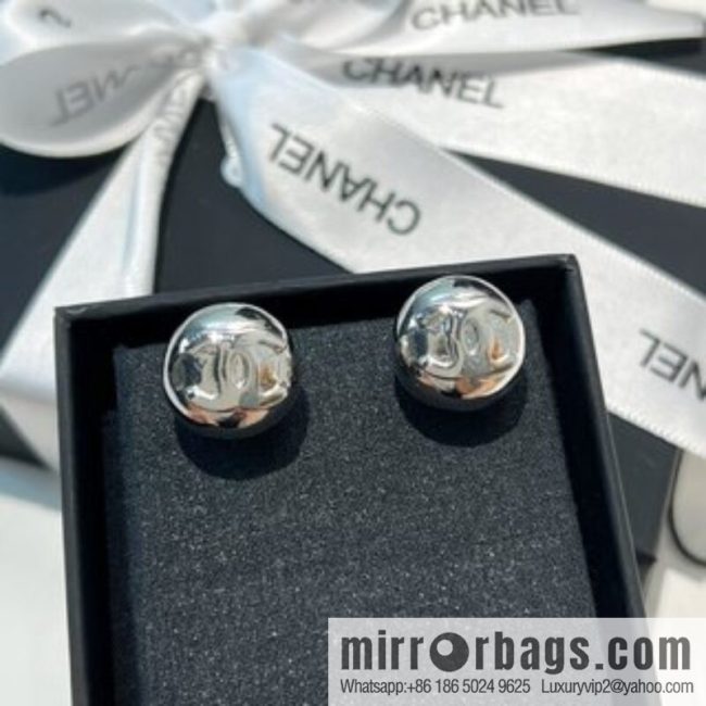 New ☑️ CHANEL Chanel c1 double c glossy silver bead earrings
