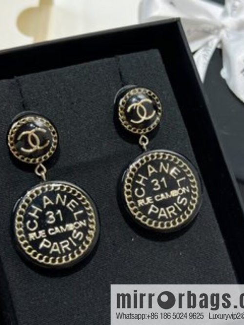 New ☑️ CHANEL Chanel double c round acrylic letter earrings