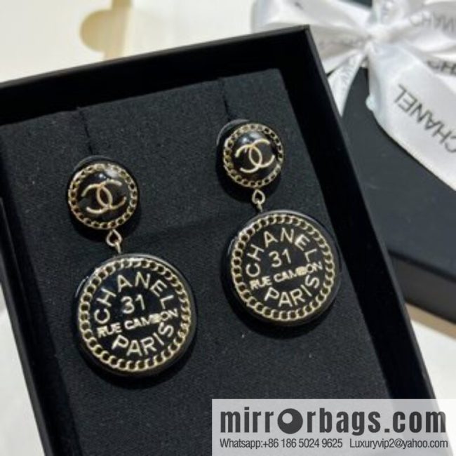 New ☑️ CHANEL Chanel double c round acrylic letter earrings