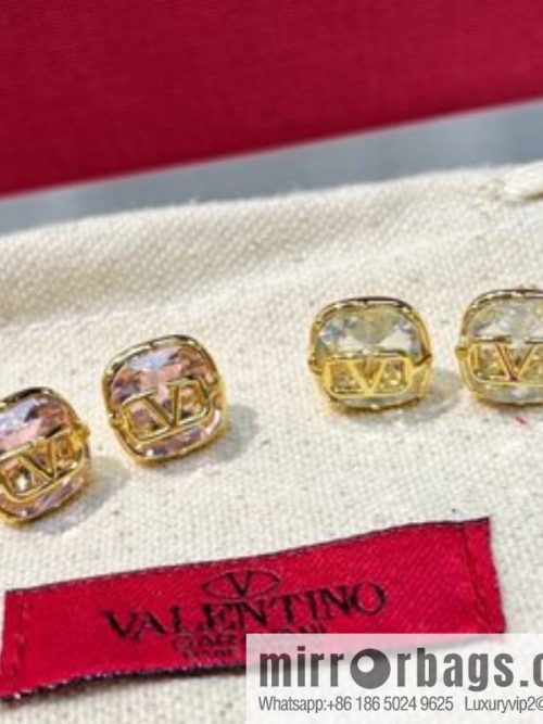 New ☑️ Valentino square diamond earrings