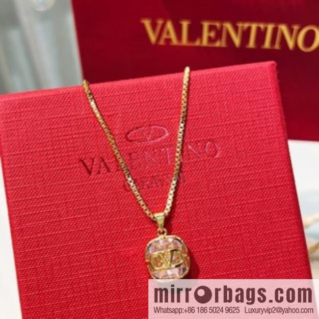 New ☑️ Valentino square diamond necklace - Image 3