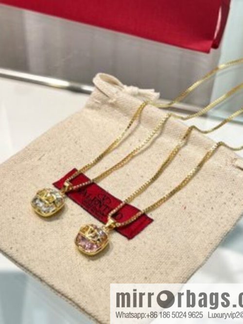 New ☑️ Valentino square diamond necklace
