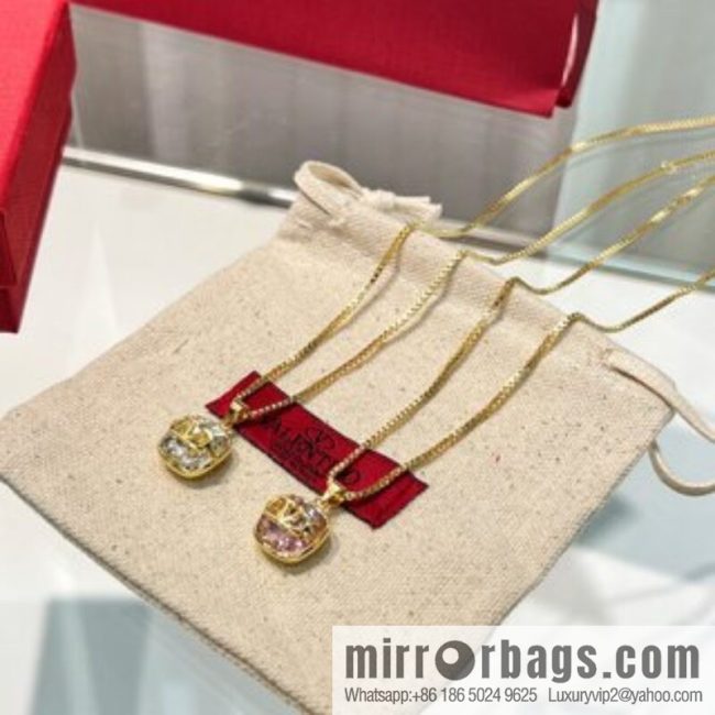 New ☑️ Valentino square diamond necklace