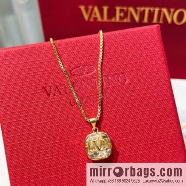 New ☑️ Valentino square diamond necklace - Image 2