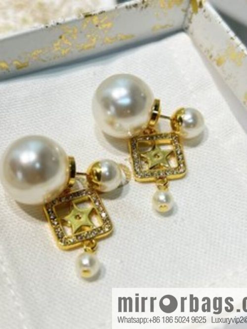 New ☑️ DIOR Dior square star size pearl stud earrings